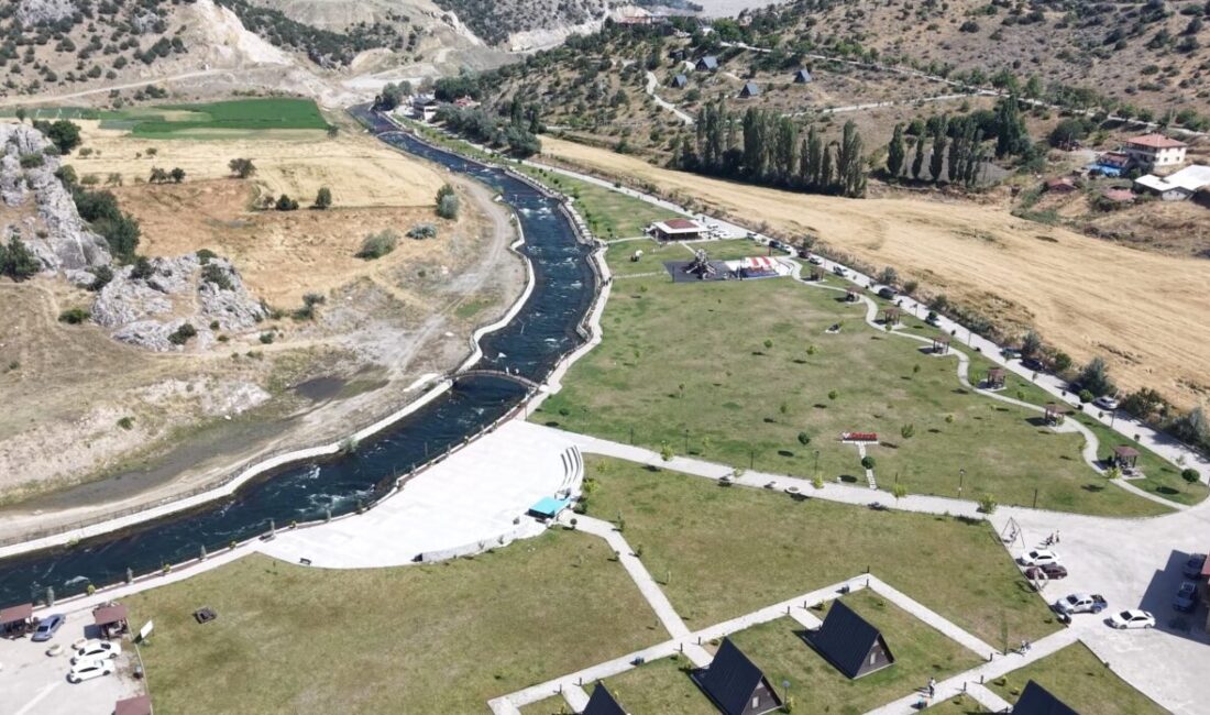 YOZGAT (AA) – Yozgat'ın Çekerek ilçesinde bulunan yapay rafting parkuru,