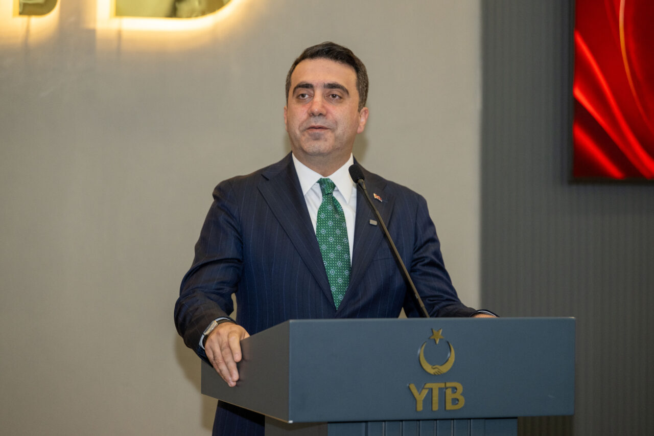 - Tacikistan Dışişleri Bakanlığından diplomat Dilnoza Saidalizoda:
- "Bu, herkes için