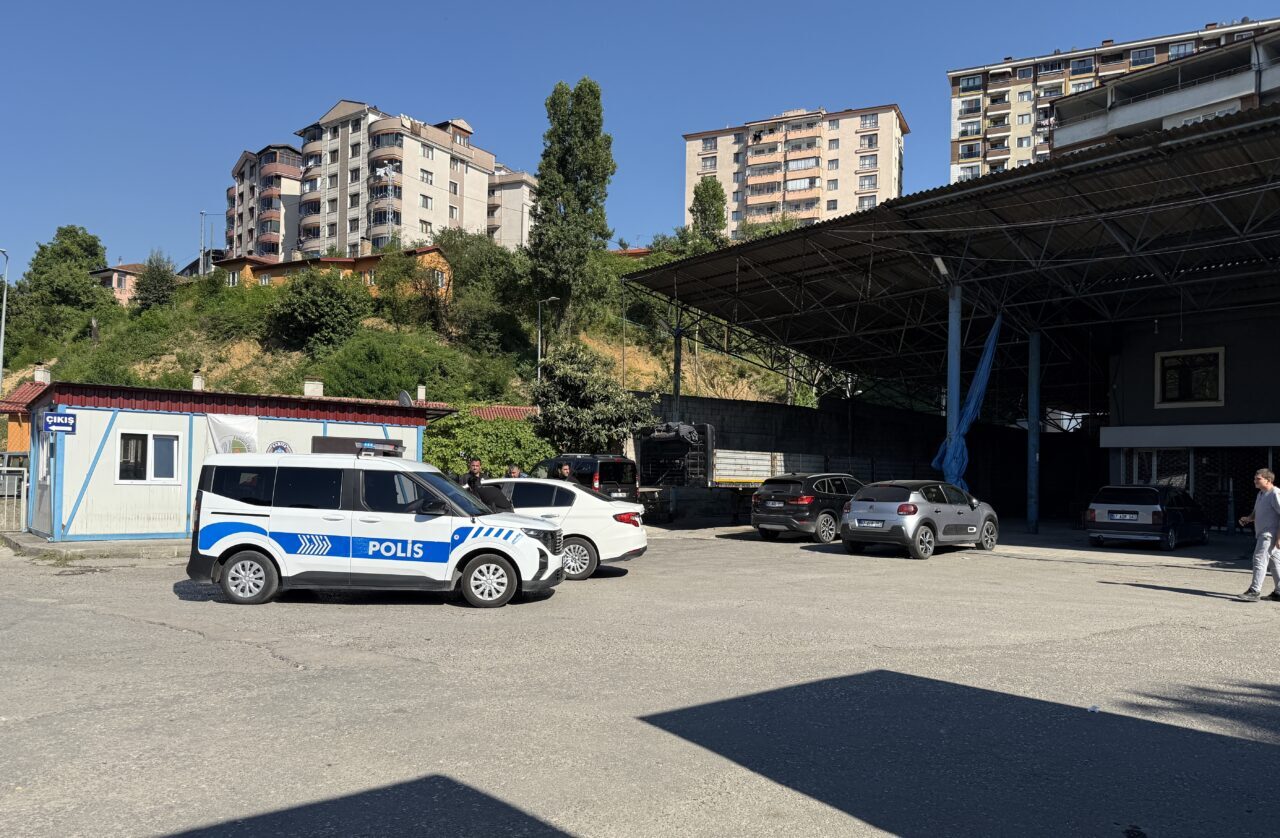ZONGULDAK (AA) – Zonguldak'ta belediyeye ait sebze halinde çıkan tartışmada