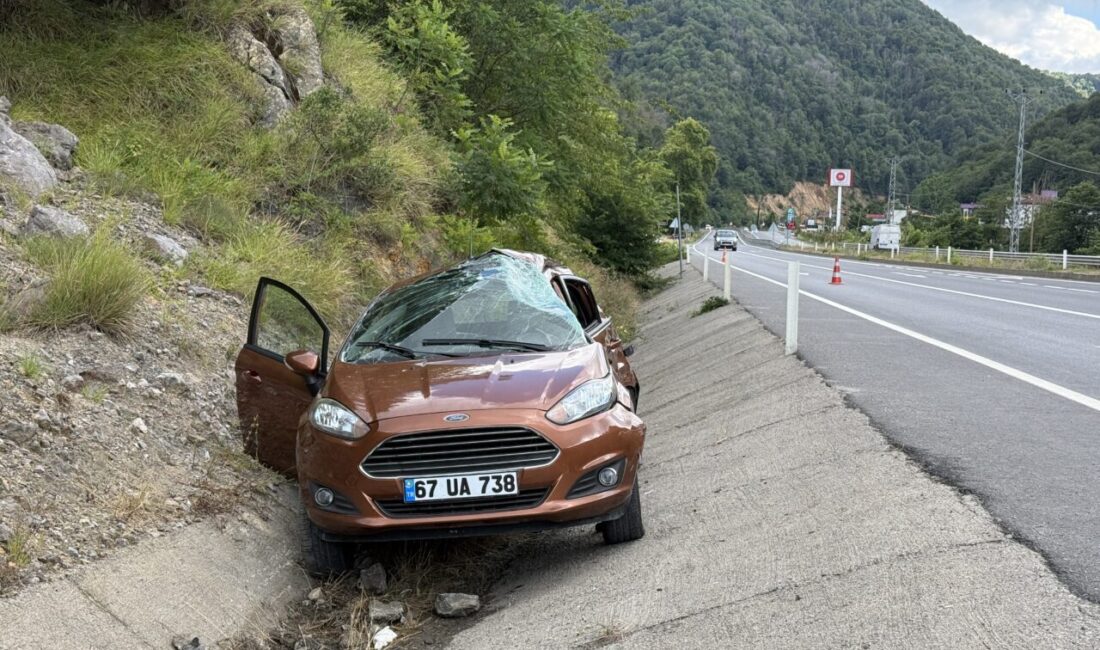 ZONGULDAK (AA) – Zonguldak'ın Kozlu ilçesinde tır ile otomobilin çarpışması