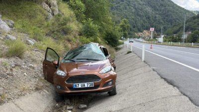ZONGULDAK (AA) – Zonguldak'ın Kozlu ilçesinde tır ile otomobilin çarpışması
