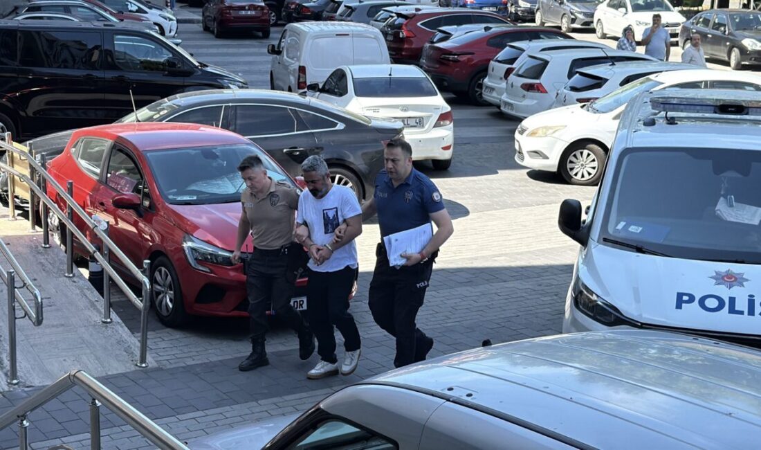 ZONGULDAK (AA) – Zonguldak'ta trafik kazasından sonra tartıştığı kadını dikiz