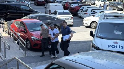 ZONGULDAK (AA) – Zonguldak'ta trafik kazasından sonra tartıştığı kadını dikiz