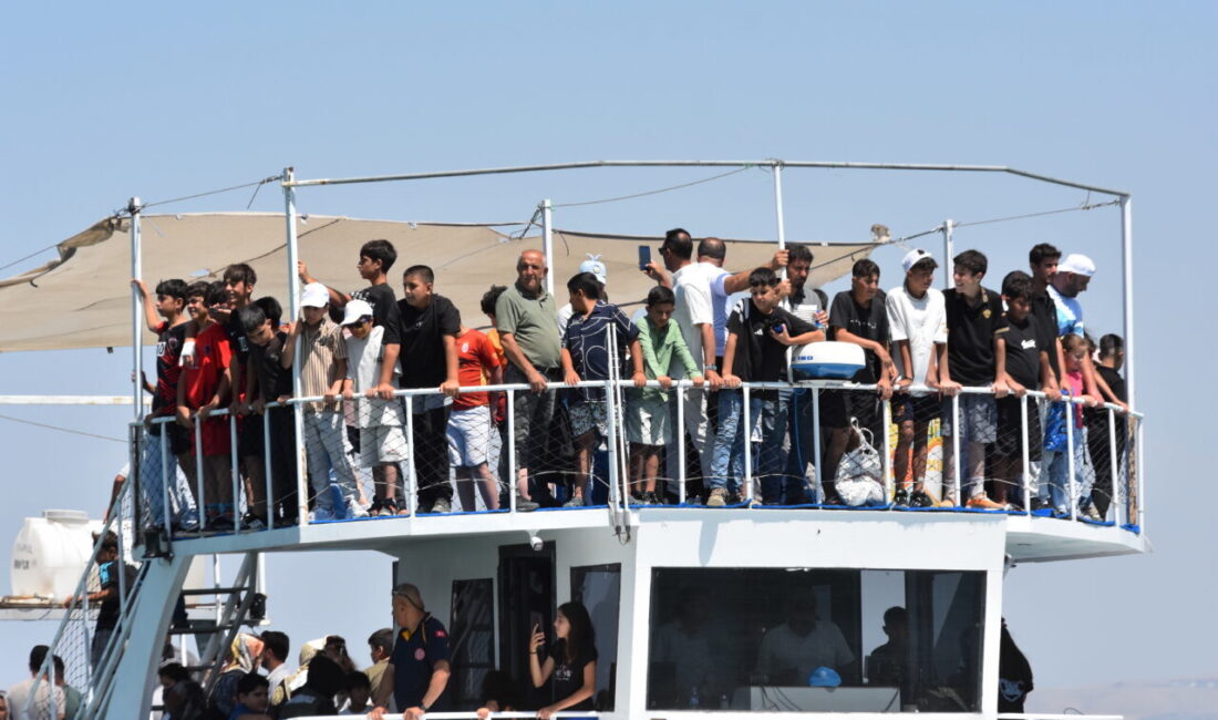 VAN (AA) – Van Gölü'nün tanıtımına katkı sunmak ve su