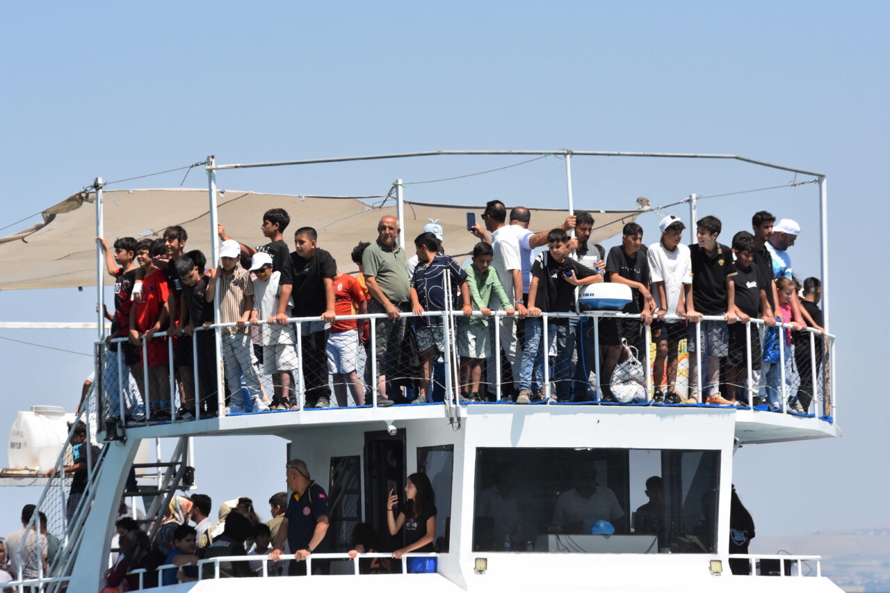 VAN (AA) – Van Gölü'nün tanıtımına katkı sunmak ve su