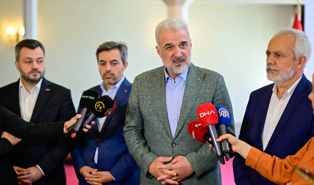 - Filistin'e Destek Platformu Başkanı Osman Nuri Kabaktepe:
- "Dünyada insanlık