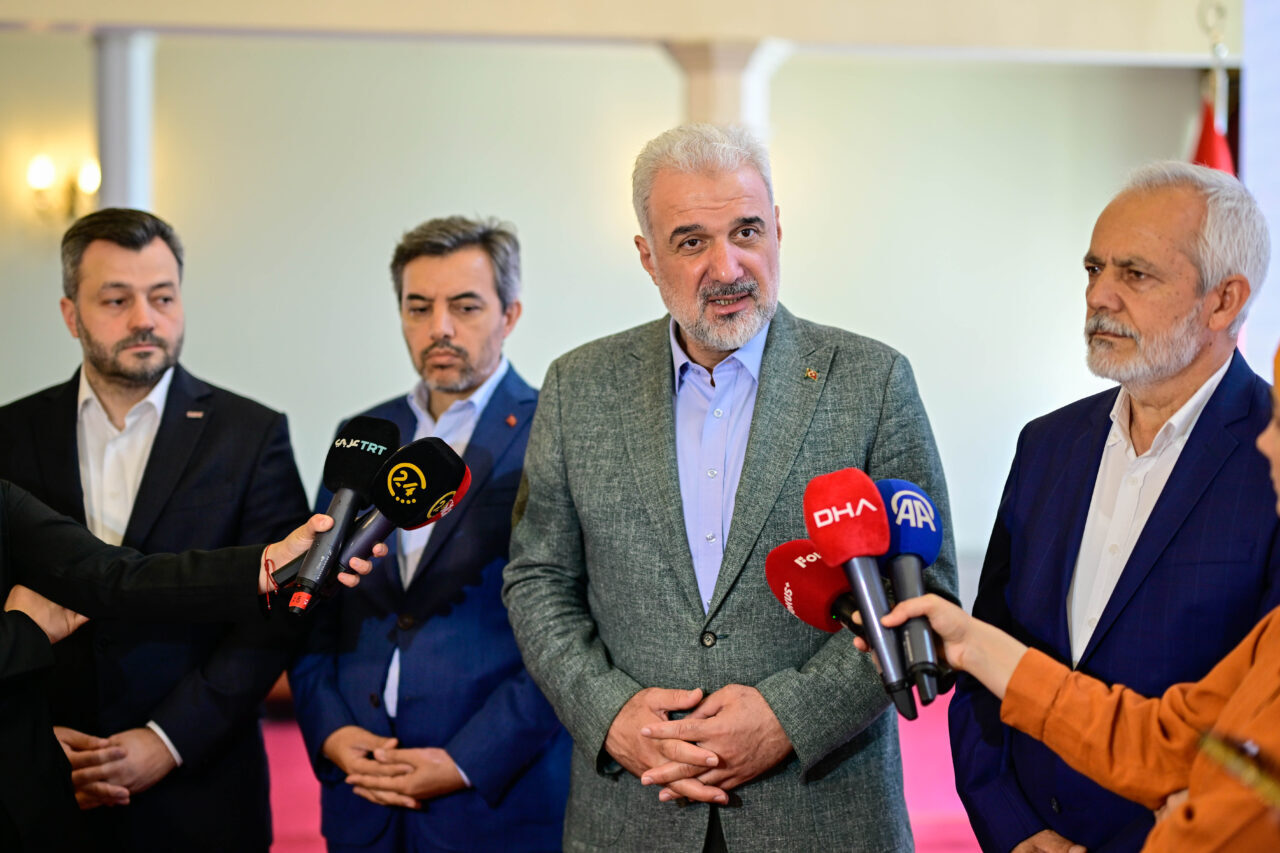 - Filistin'e Destek Platformu Başkanı Osman Nuri Kabaktepe:
- "Dünyada insanlık