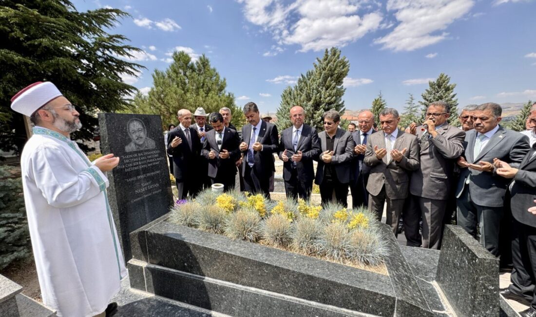 - Neşet Ertaş'ın oğlu Hüseyin Ertaş:
- "Onun, insani tarafının yanı