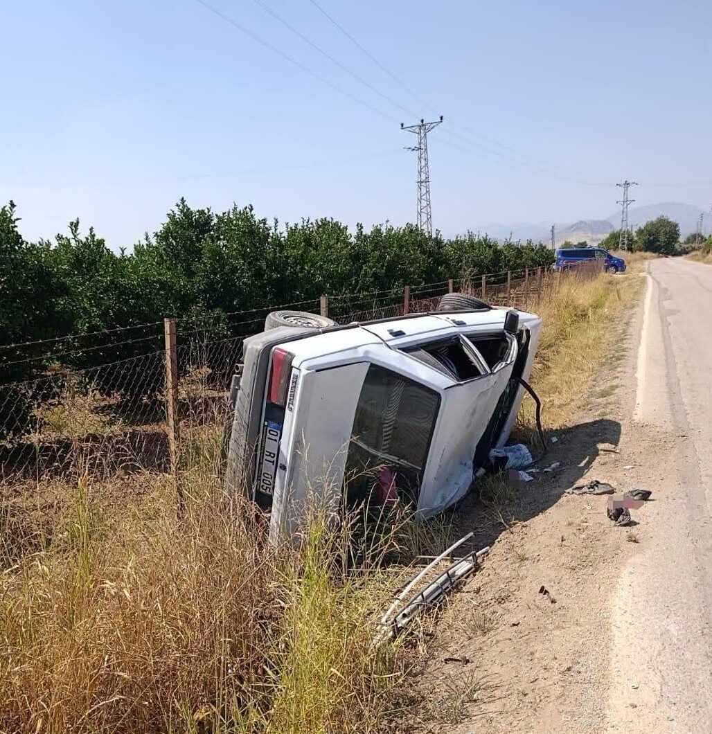 ADANA (AA) – Adana'nın Kozan ilçesinde takla atan otomobildeki aynı