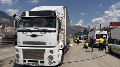 ADANA (AA) – Adana'nın Pozantı ilçesinde dorsedeki lamba arızasının giderilmesini