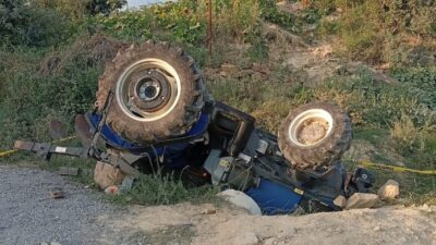 ADANA (AA) – Adana'nın Kozan ilçesinde devrilen traktörün sürücüsü ağır