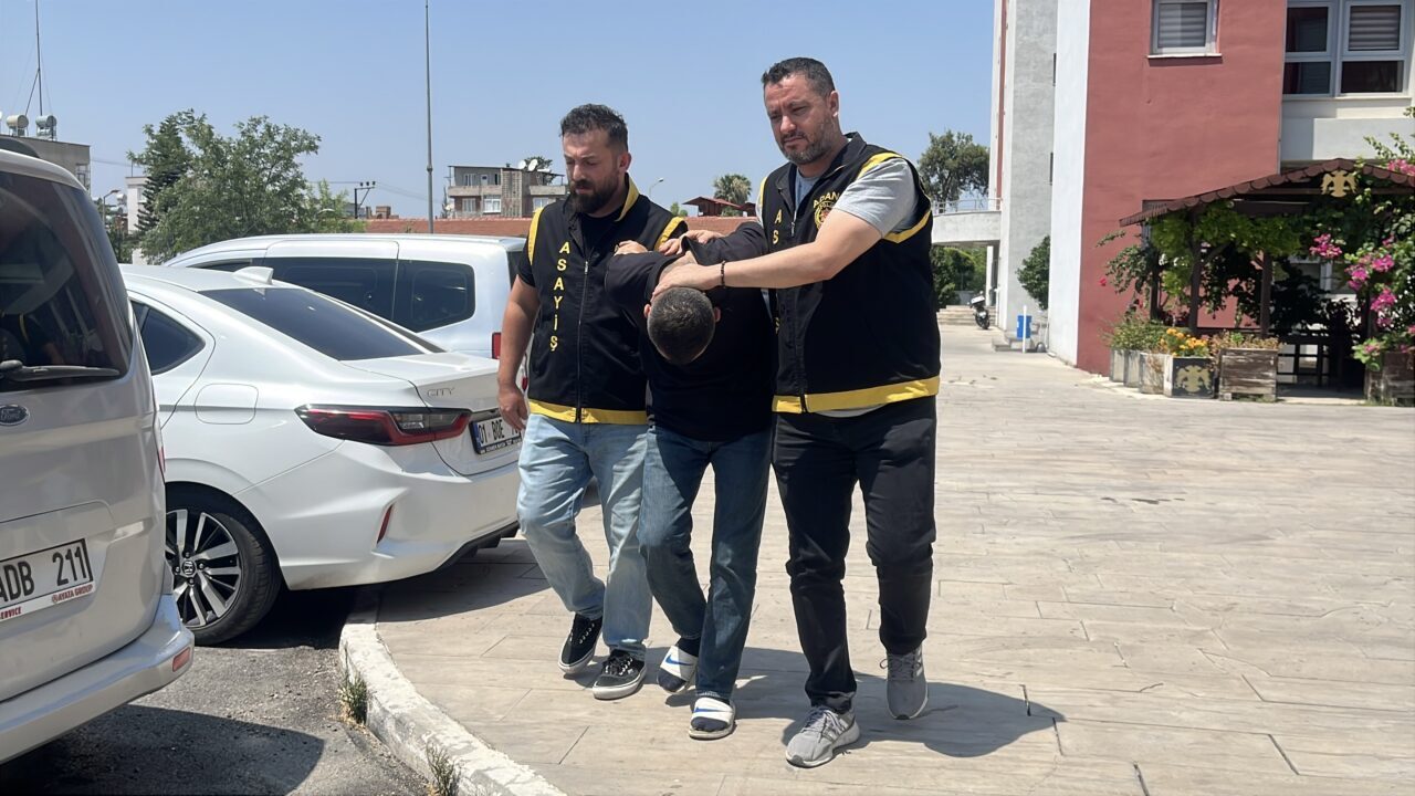ADANA (AA) – Adana'nın merkez Seyhan ilçesinde evden 100 çeyrek
