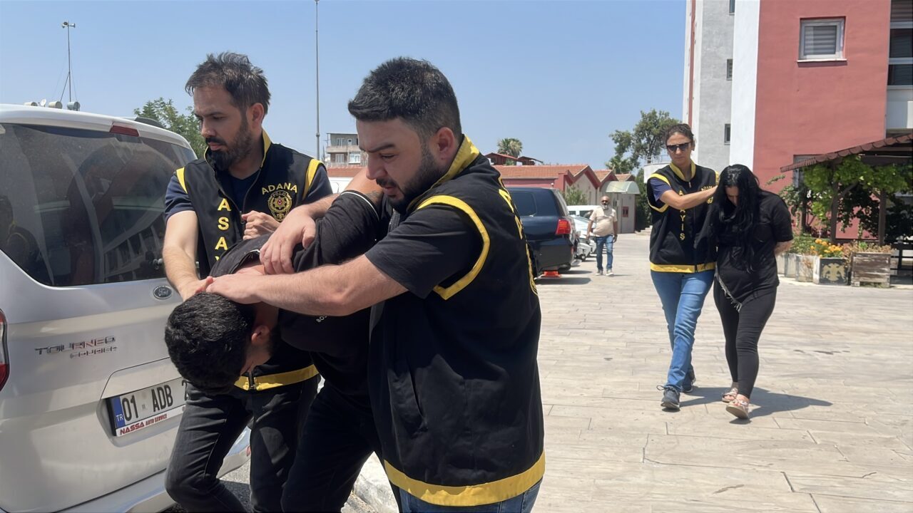 ADANA (AA) – Adana'da mezarlık ziyareti yapan 2 kadının cep