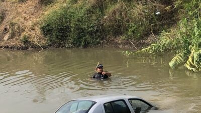 ADANA (AA) – Adana'nın Ceyhan ilçesinde nehre düşen otomobilin sürücüsü