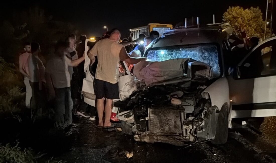 ADANA (AA) – Adana'nın Kozan ilçesinde 3 aracın karıştığı zincirleme