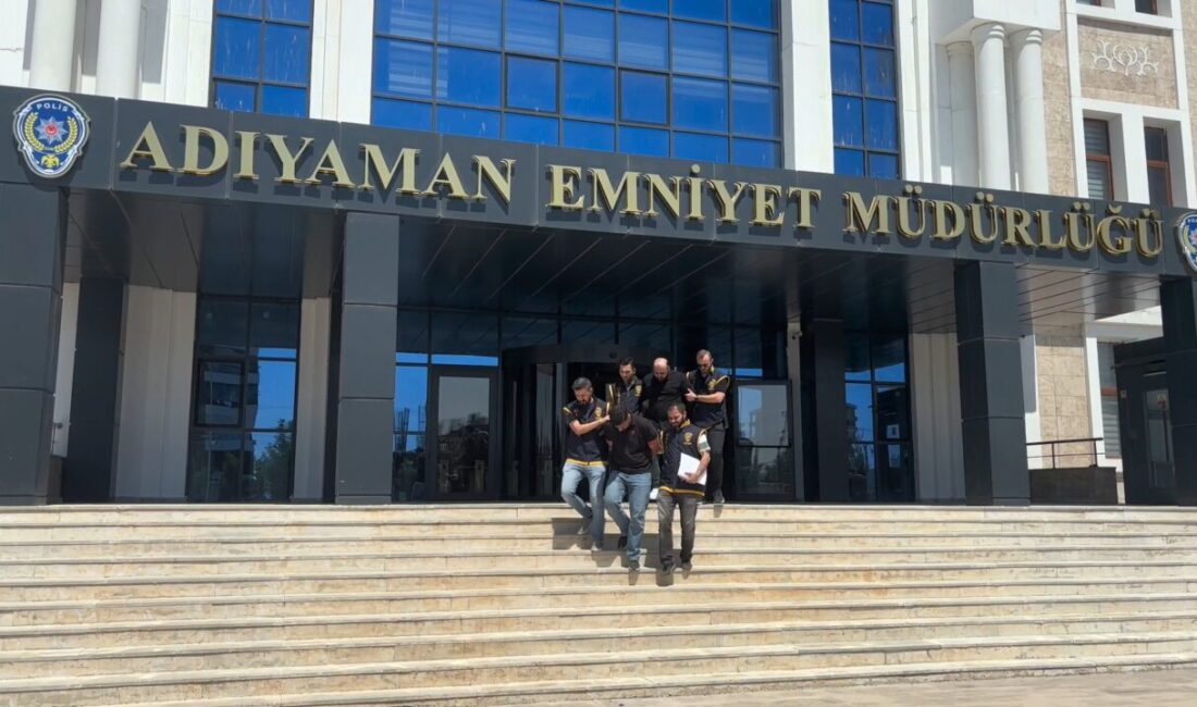 ADIYAMAN (AA) – Adıyaman'da bir minibüsün sürücüsünü darbeden 2 zanlı