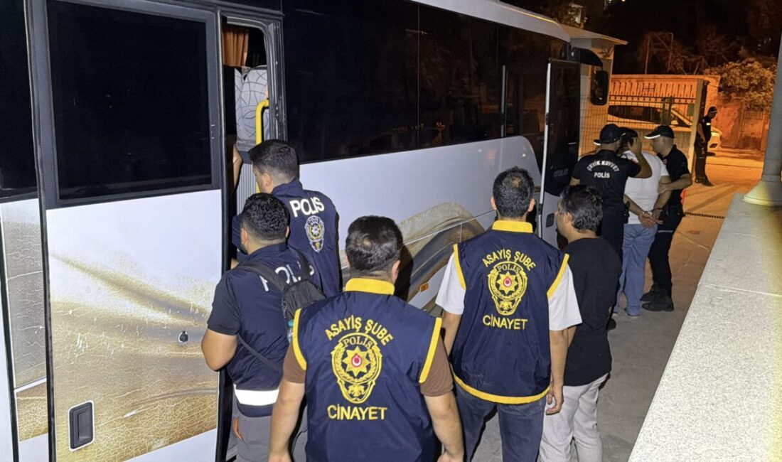 ADIYAMAN (AA) – Adıyaman'da "Kirveler suç örgütü"ne yönelik operasyonda gözaltına