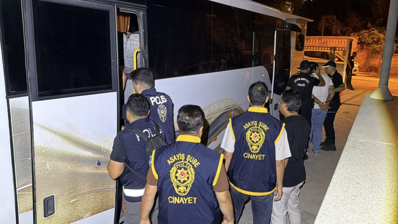 ADIYAMAN (AA) – Adıyaman'da "Kirveler suç örgütü"ne yönelik operasyonda gözaltına