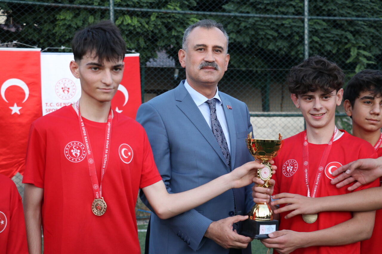 AĞRI (AA) – Ağrı'da çocuk oyun alanları, yürüyüş alanı, bisiklet