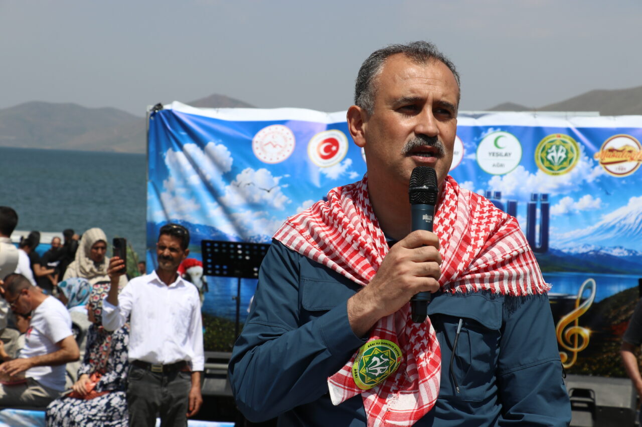 - Vali Önder Bozkurt:
- "Cumhurbaşkanımızın liderliğinde şekillenen Türkiye Yüzyılı vizyonu