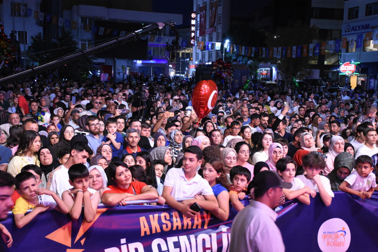 - "Artık Türkiye'nin gençleri AK Parti ile beraber Cumhurbaşkanı Recep