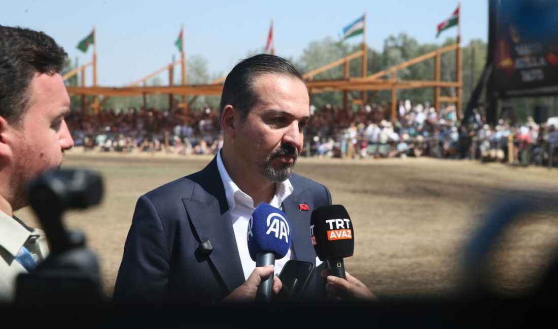 - "Tarihte, Hunlar, Göktürklerden nasıl ayrılamazsa bugün de Türkiye, Macaristan'dan