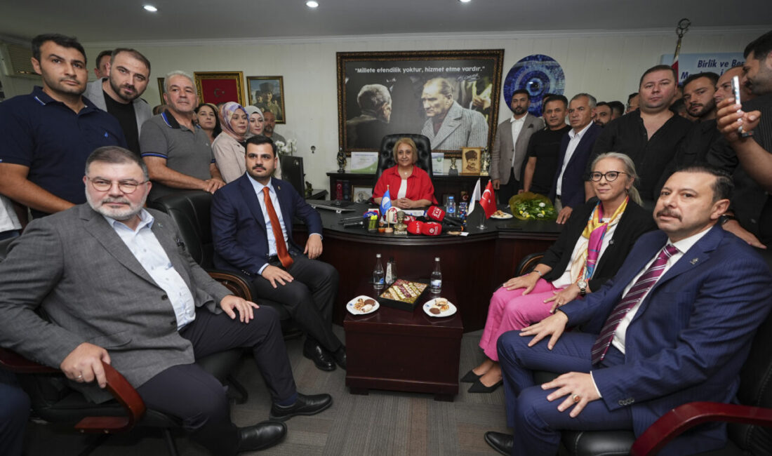 - "Menderes Belediye Başkanı (tutuklandıktan sonra görevden uzaklaştırılan İlkay Çiçek),