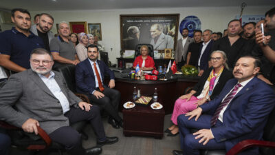 - "Menderes Belediye Başkanı (tutuklandıktan sonra görevden uzaklaştırılan İlkay Çiçek),