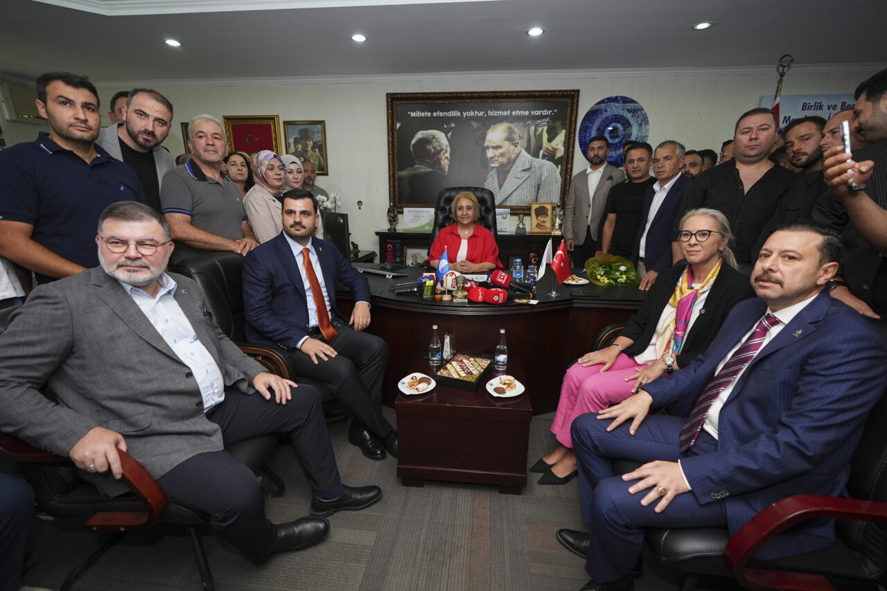 - "Menderes Belediye Başkanı (tutuklandıktan sonra görevden uzaklaştırılan İlkay Çiçek),