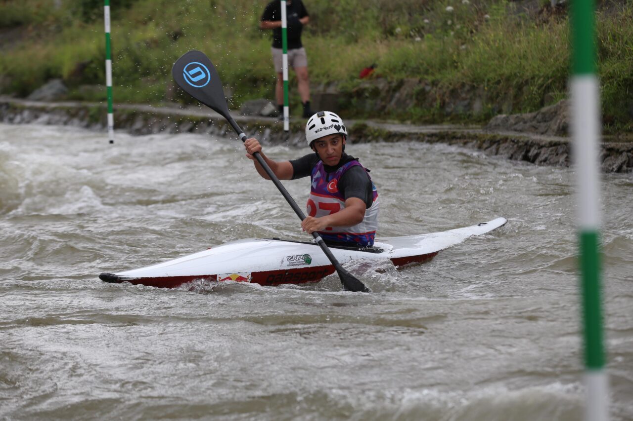 RİZE (AA) – Türkiye Kano Federasyonunca düzenlenen Akarsu Slalom Türkiye