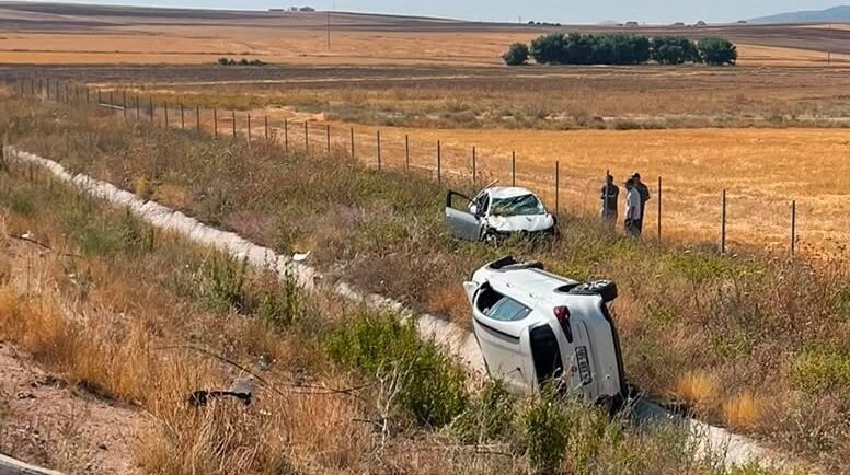 AKSARAY (AA) – Aksaray'da iki otomobilin çarpışması sonucu 5 kişi