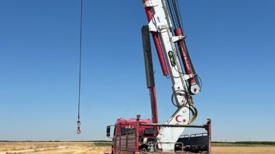 AKSARAY (AA) – Aksaray'ın Eskil ilçesinde kullandığı vinç elektrik tellerine