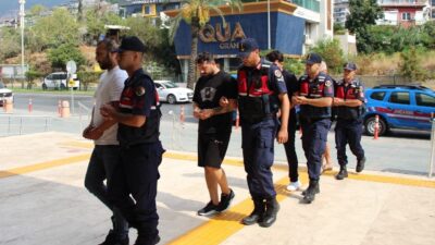 ANTALYA (AA) – Antalya'nın Alanya ilçesinde, bir emlakçının iş yerini
