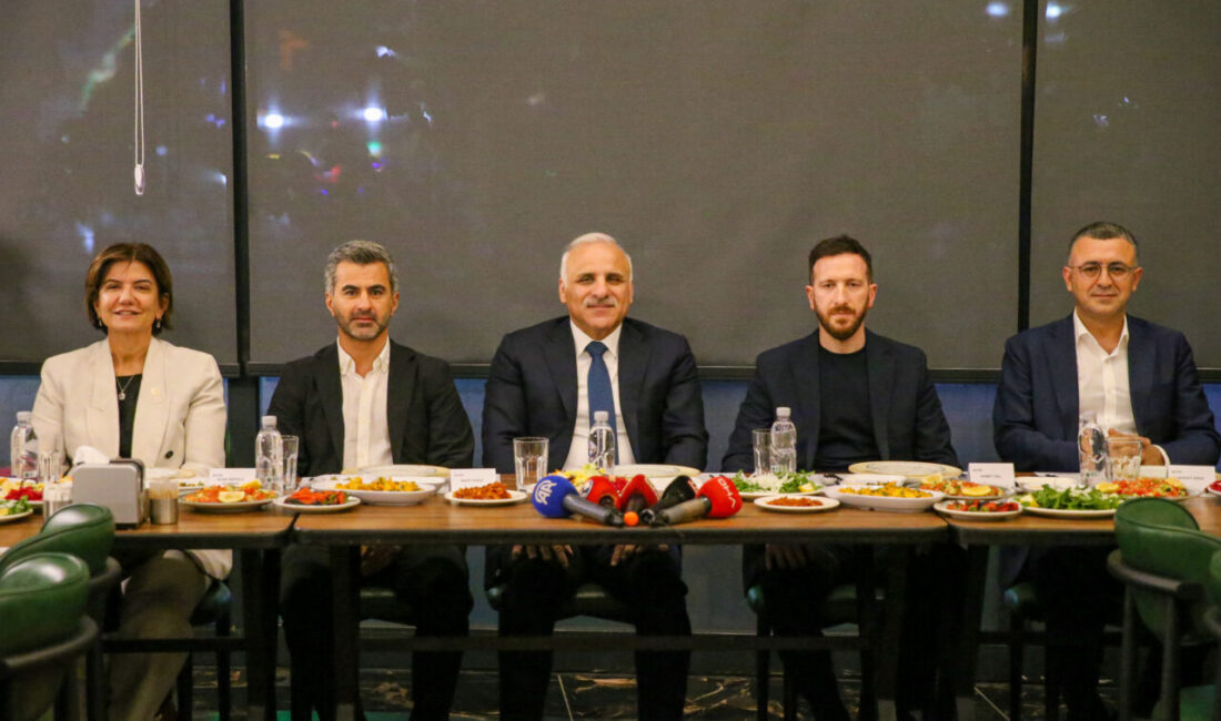 - Diyarbakır Valisi Murat Zorluoğlu:
- "Yarın inşallah Diyarbakır'da çok güzel