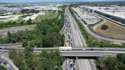 SAKARYA (AA) – Anadolu Otoyolu'nun Sakarya kesiminde otomobiliyle kaza yapan