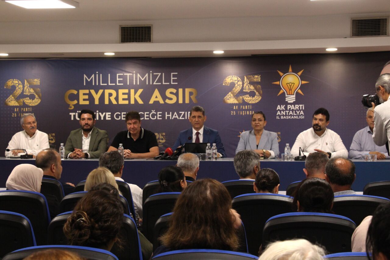 ANTALYA (AA) – Antalya'da AK Parti'nin kuruluşunun 25. yıl dönümü