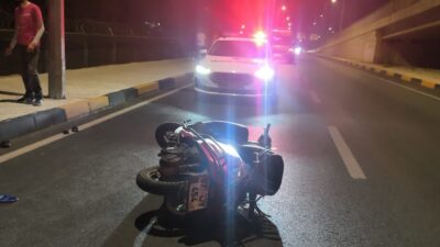 ANTALYA (AA) – Antalya'nın Konyaaltı ilçesinde devrilen motosikletin sürücüsü hayatını