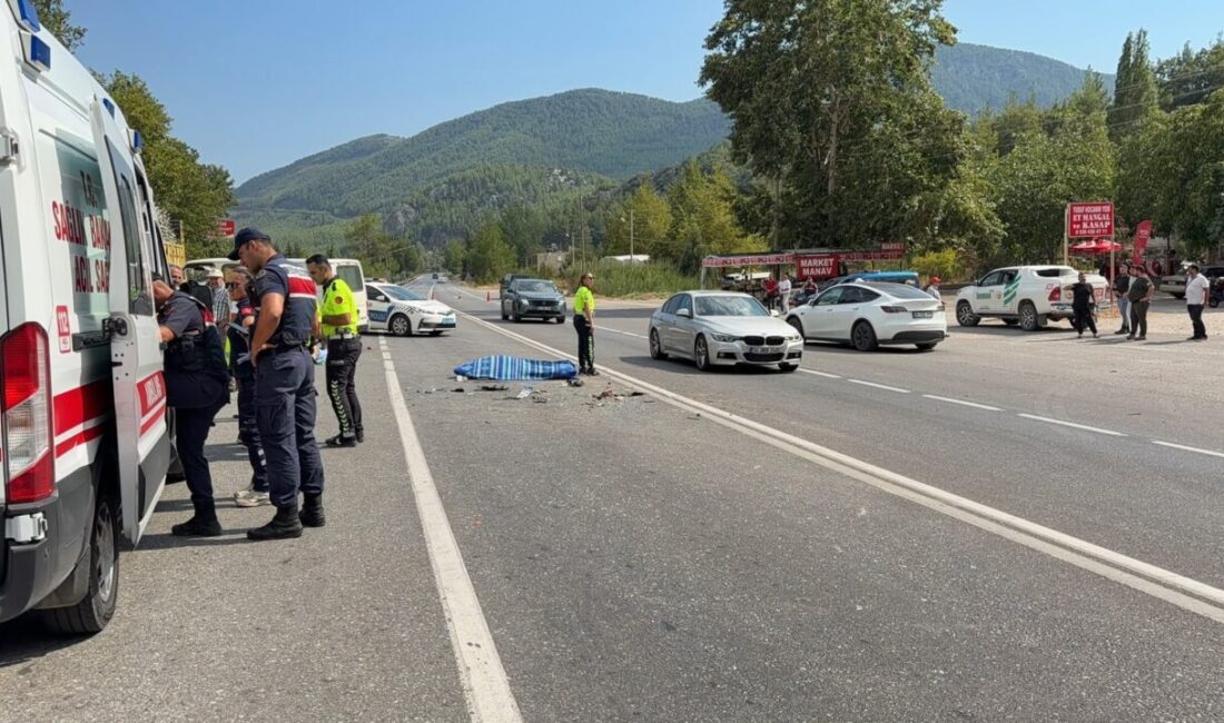 ANTALYA (AA) – Antalya'nın Akseki ilçesinde hafif ticari araçla minibüsün