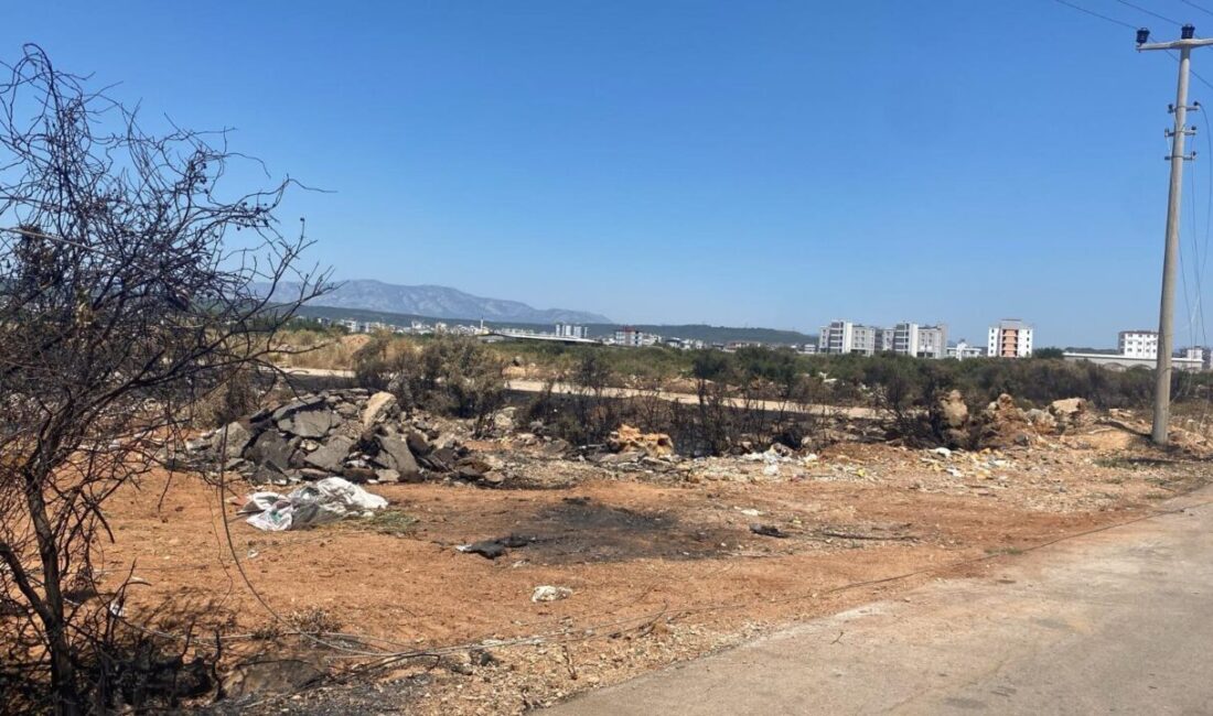 ANTALYA (AA) – Antalya'nın Kepez ilçesinde, moloz dökerken damperi elektrik