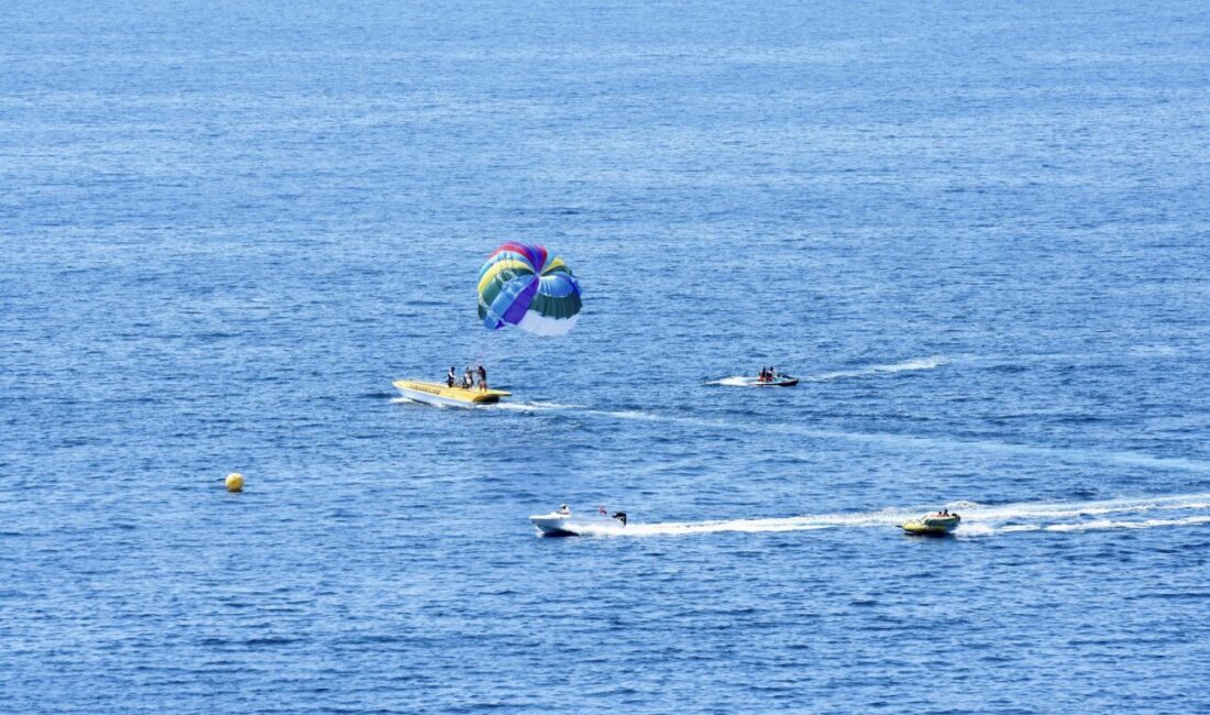 ANTALYA (AA) – Antalya'da etkisini sürdüren sıcak hava ve yüksek