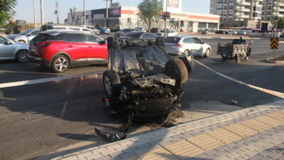 ANTALYA (AA) – Antalya'nın Serik ilçesinde takla atan otomobildeki 2