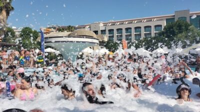 ANTALYA (AA) – Antalya'nın Manavgat ilçesinde sıcak havadan bunalan yerli