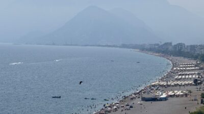 ANTALYA (AA) – Nem oranının yüzde 86'ya ulaştığı Antalya'da, nemden