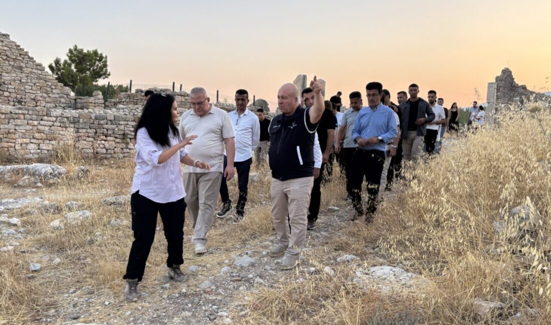 ANTALYA (AA) – Antalya'nın Kumluca ilçesindeki Rhodiapolis Antik Kenti'nde ara