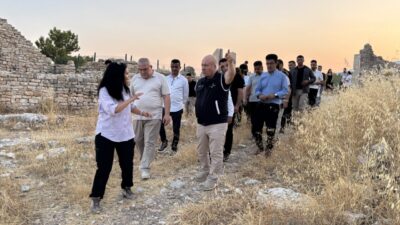 ANTALYA (AA) – Antalya'nın Kumluca ilçesindeki Rhodiapolis Antik Kenti'nde ara