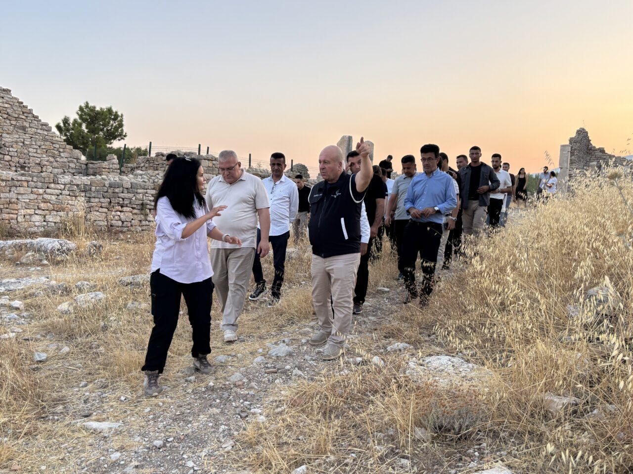 ANTALYA (AA) – Antalya'nın Kumluca ilçesindeki Rhodiapolis Antik Kenti'nde ara