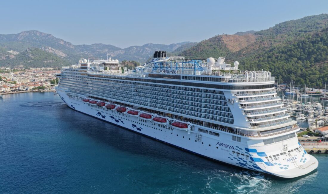 MUĞLA (AA) – Malta bayraklı "Aroya" adlı kruvaziyer, Muğla'nın Marmaris
