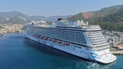 MUĞLA (AA) – Malta bayraklı "Aroya" adlı kruvaziyer, Muğla'nın Marmaris