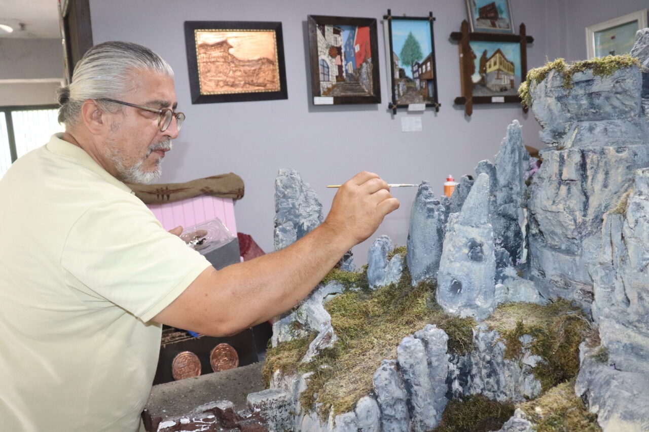 ORDU (AA) – Ordu'da rölyef sanatçısı İlker Çorbacı, atık malzemelerle