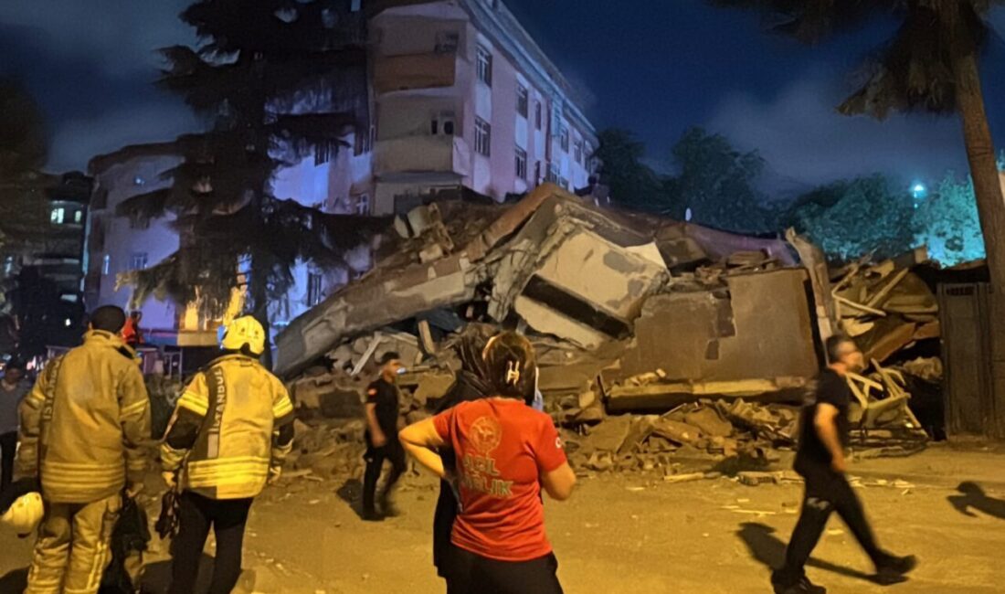 İSTANBUL (AA) – Bahçelievler'de 4 katlı binada çökme meydana geldi.